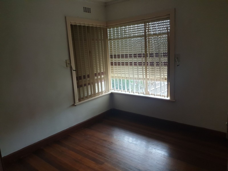 10 CHAPMAN AVENUE, Glenroy VIC 3046