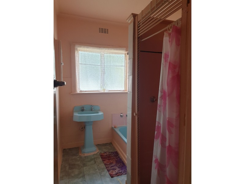 10 CHAPMAN AVENUE, Glenroy VIC 3046