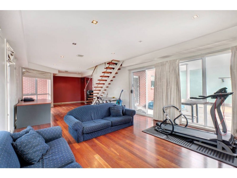 2/84 Hawker Street, Airport West VIC 3042