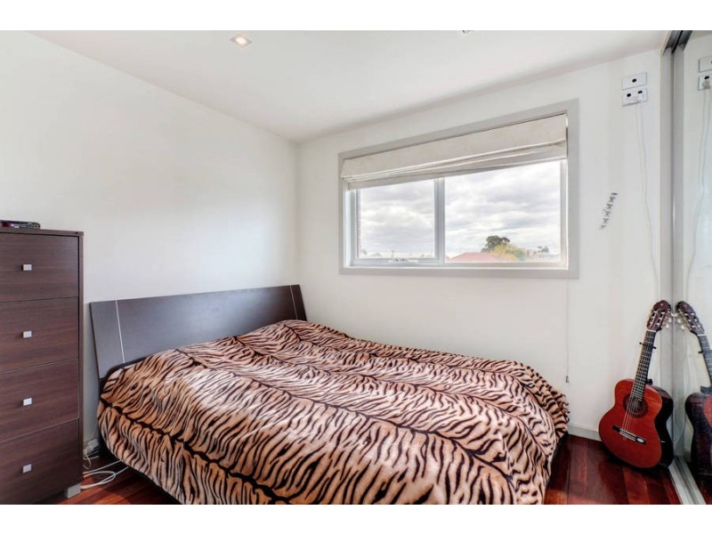 2/84 Hawker Street, Airport West VIC 3042