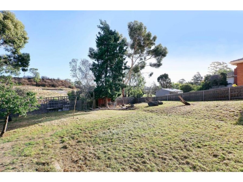 27B Hillside Grove, Airport West VIC 3042
