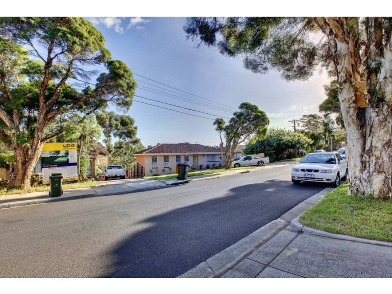27B Hillside Grove, Airport West VIC 3042