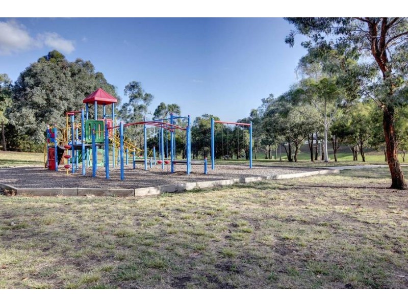 27B Hillside Grove, Airport West VIC 3042