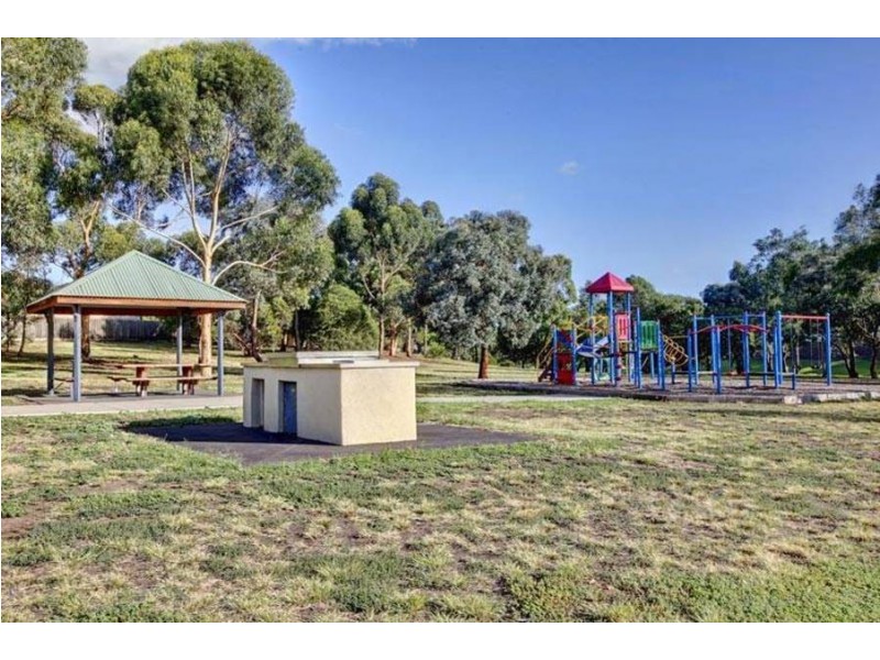 27B Hillside Grove, Airport West VIC 3042