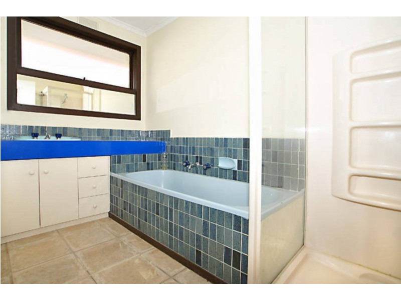 8 Alwyn Court, Keilor East VIC 3033