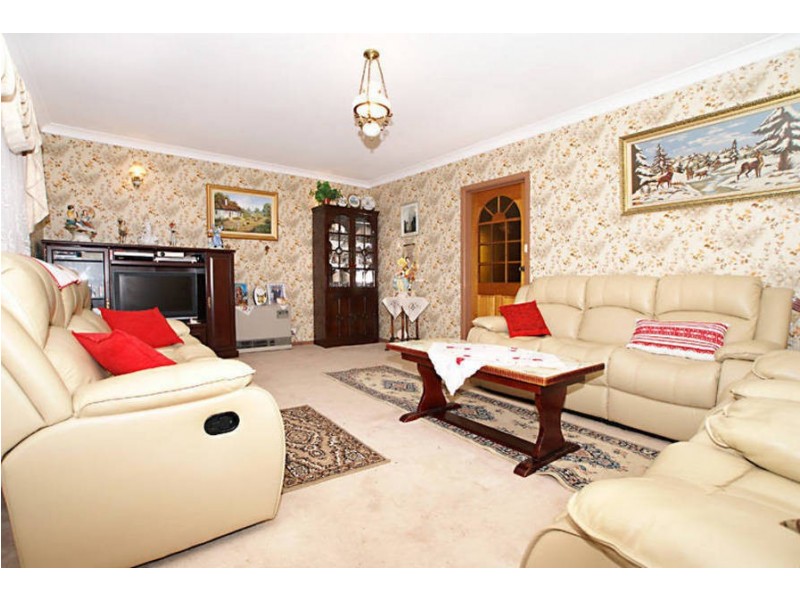 2 St Bernards Dr., Keilor East VIC 3033