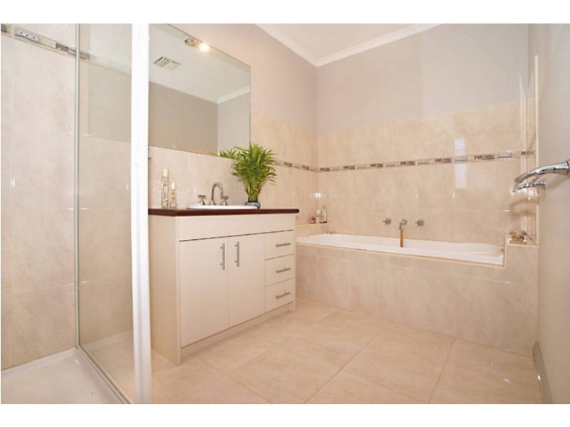 3/2A Snow Street, Keilor Park VIC 3042