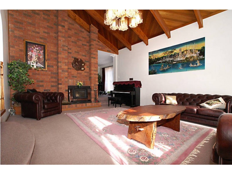 35 Templewood Cr, Avondale Heights VIC 3034