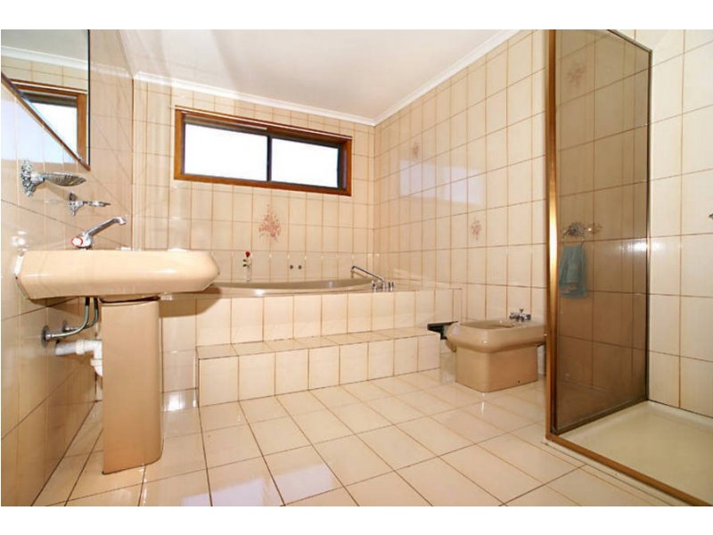 35 Templewood Cr, Avondale Heights VIC 3034