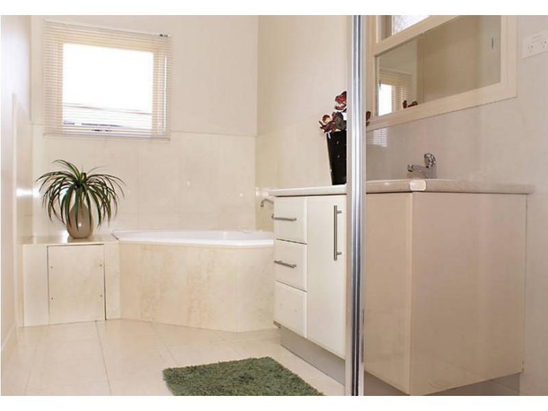 1/93 Fox Street, St Albans VIC 3021