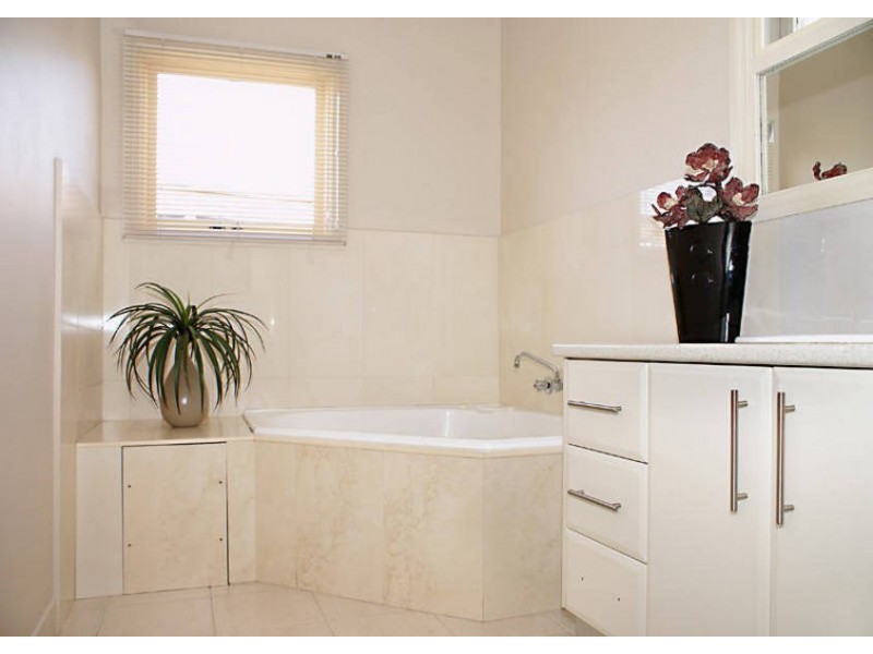 1/93 Fox Street, St Albans VIC 3021