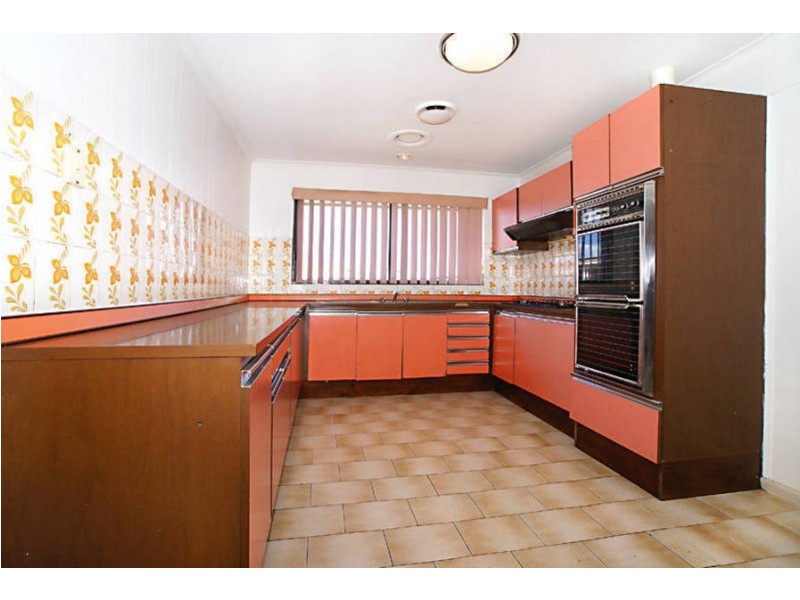 2 Woodbury Court, Avondale Heights VIC 3034