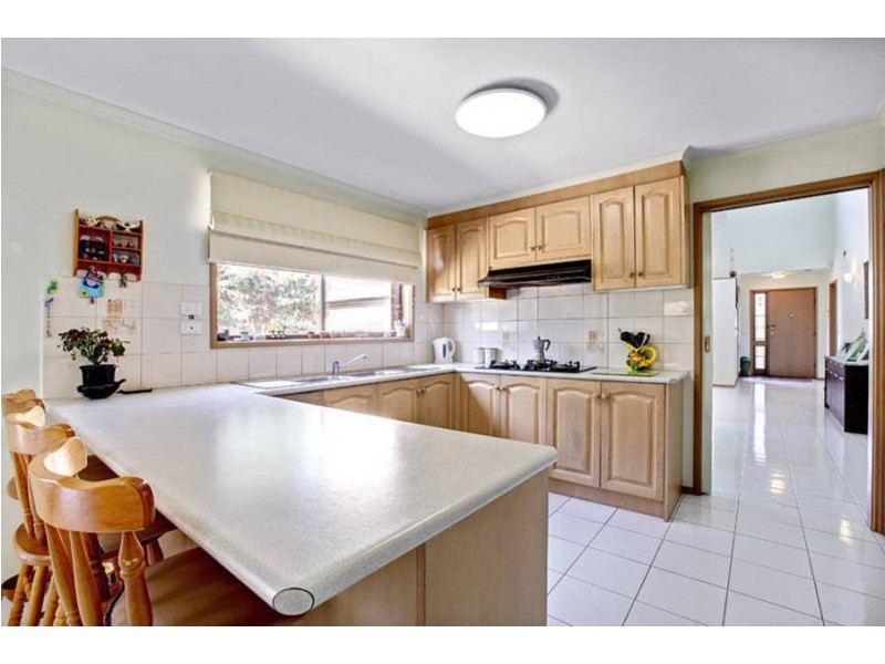 28 Benaud Close, Keilor East VIC 3033