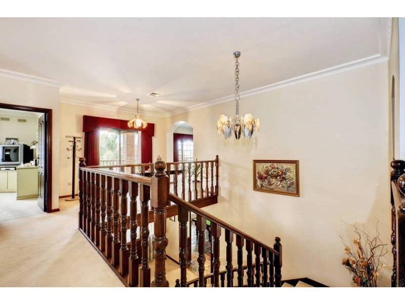 118 Riviera Road, Avondale Heights VIC 3034