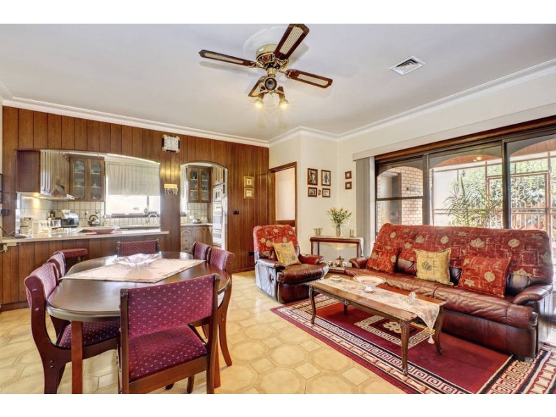 118 Riviera Road, Avondale Heights VIC 3034