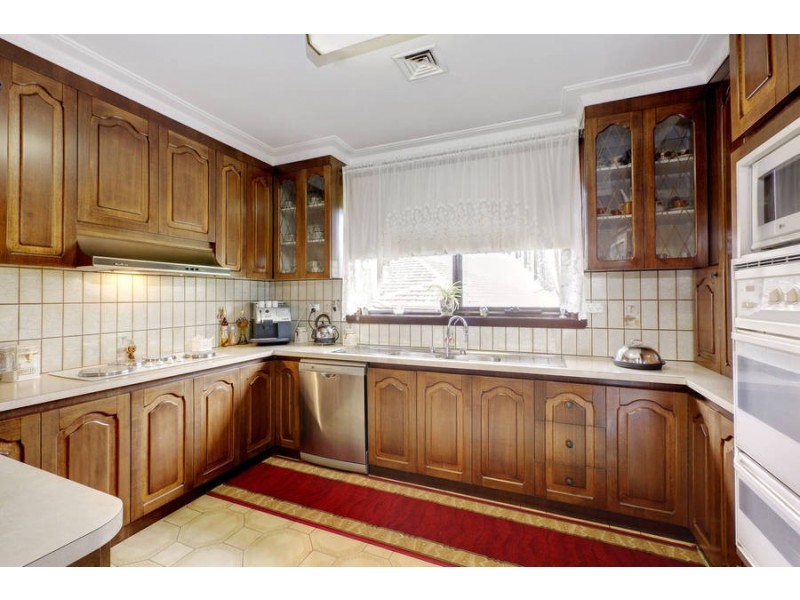 118 Riviera Road, Avondale Heights VIC 3034