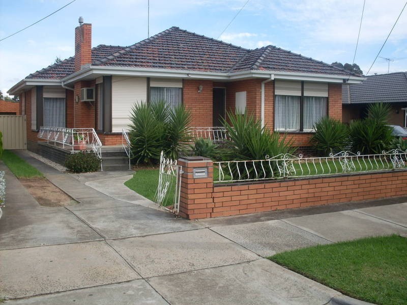 11 Sterling Drive, Keilor East VIC 3033