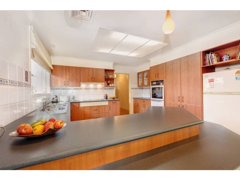 16 Cornwall Street, Avondale Heights VIC 3034