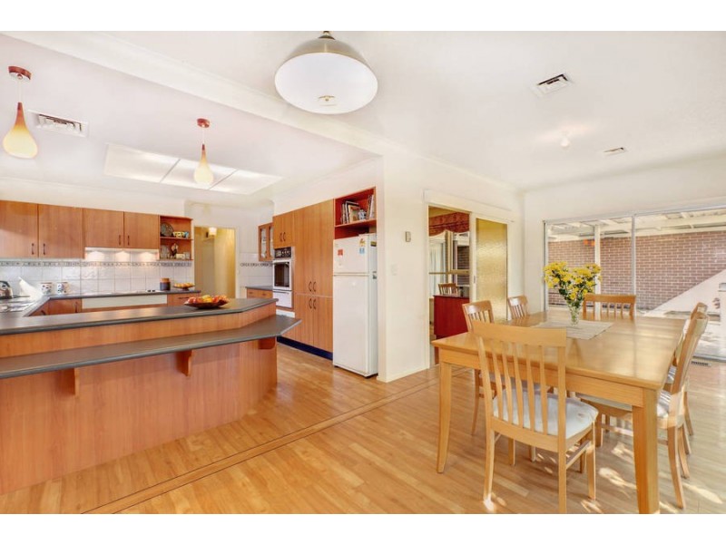 16 Cornwall Street, Avondale Heights VIC 3034