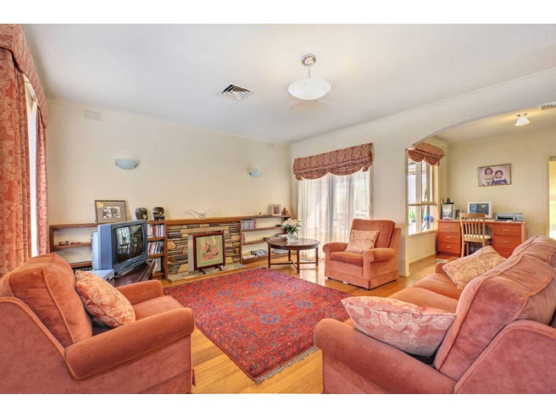 16 Cornwall Street, Avondale Heights VIC 3034