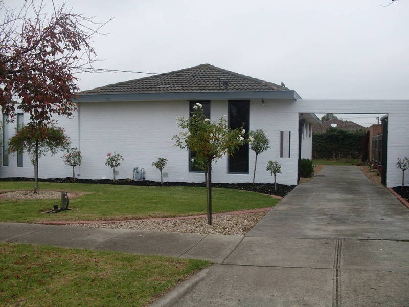 35 Lincoln Drive, Keilor East VIC 3033