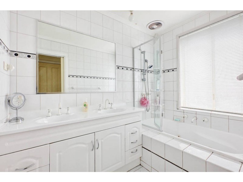 7 Parkside Ave, Keilor East VIC 3033