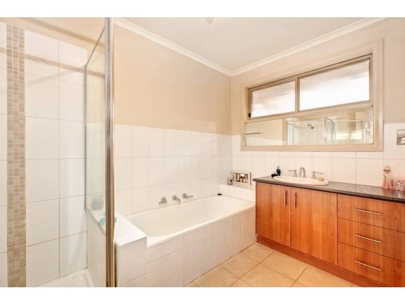 9 Norwood Drive, Keilor East VIC 3033