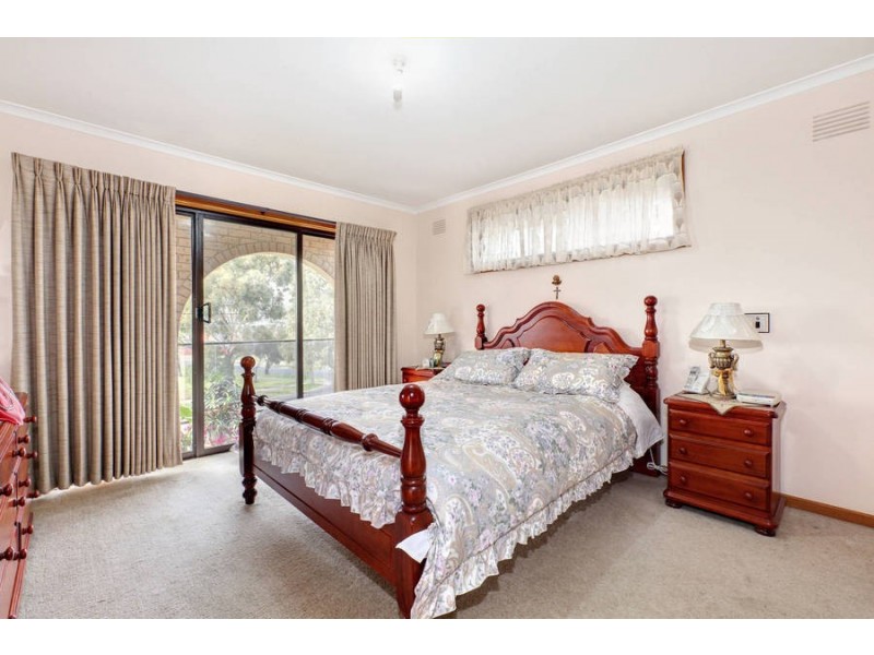 1 West Gateway, Keilor East VIC 3033