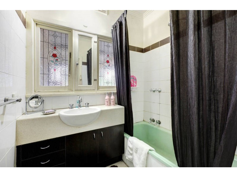 140 Victory Rd, Airport West VIC 3042