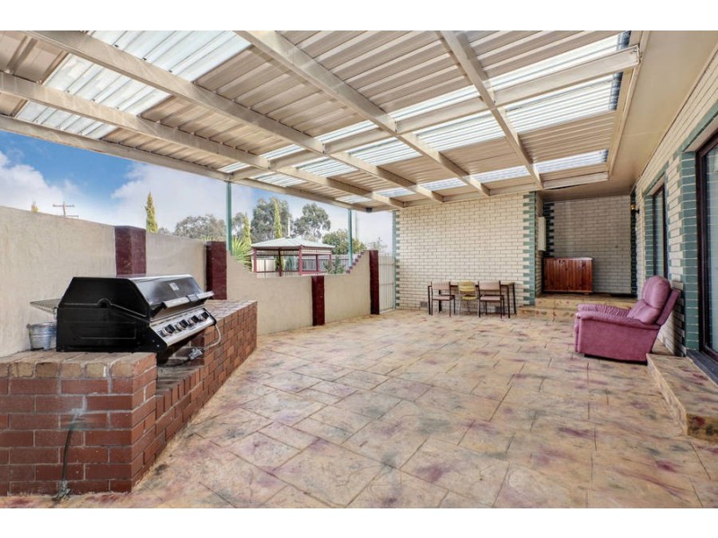 90 The Crossway, Keilor East VIC 3033