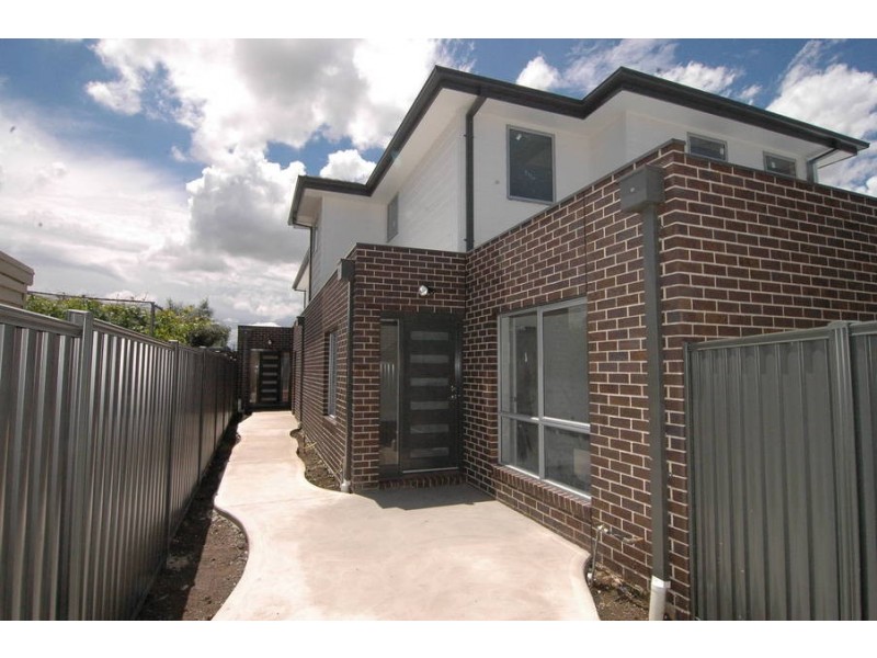2C Riverside Ave, Avondale Heights VIC 3034