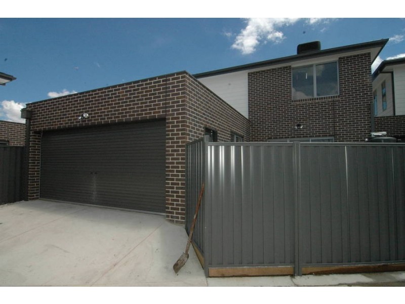 2C Riverside Ave, Avondale Heights VIC 3034