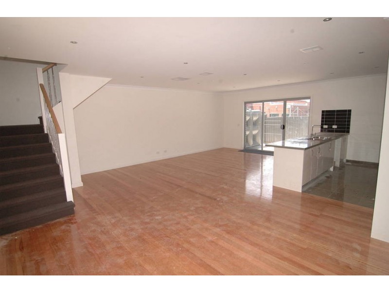 2C Riverside Ave, Avondale Heights VIC 3034