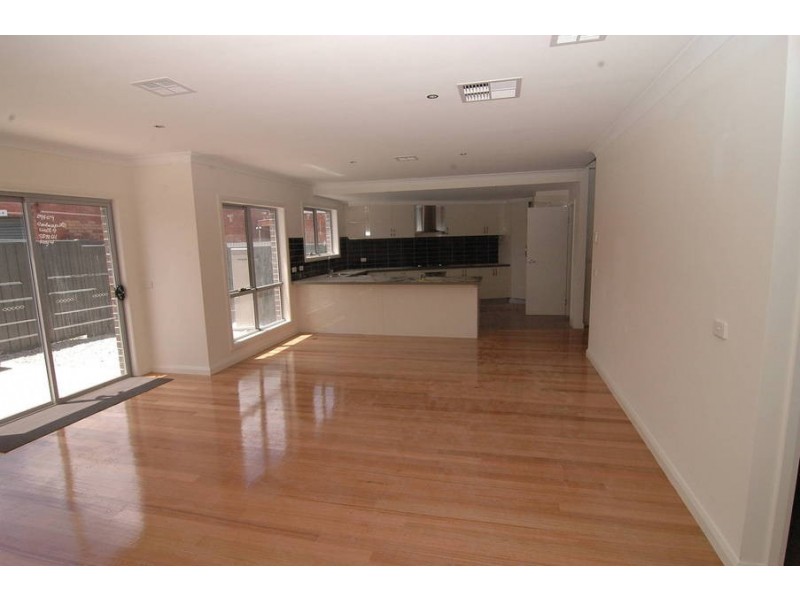 2d Riverside Ave, Avondale Heights VIC 3034