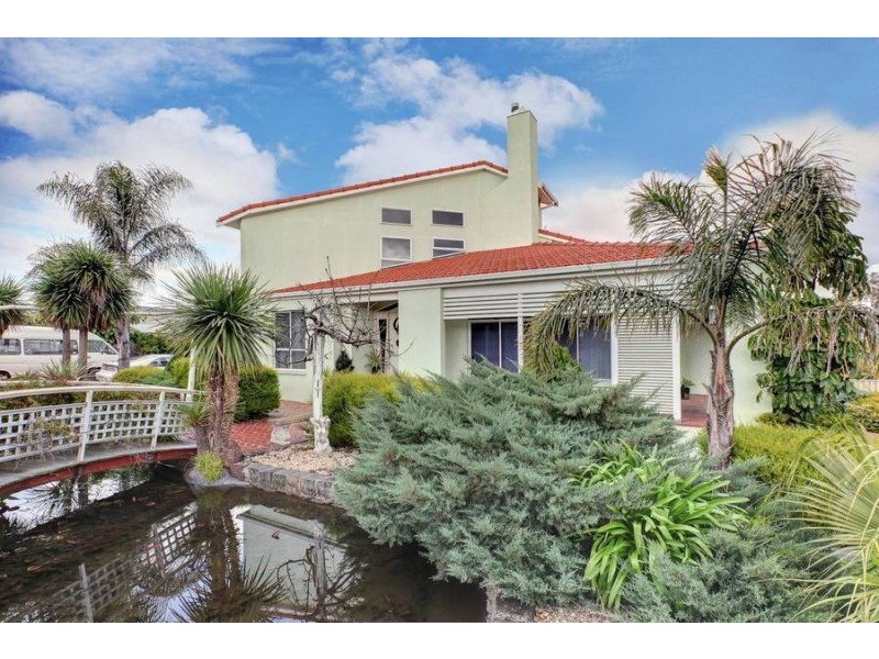 36 Southgate Way, Avondale Heights VIC 3034