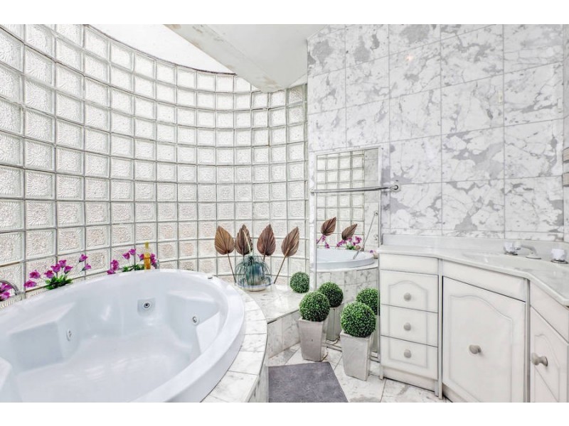 36 Southgate Way, Avondale Heights VIC 3034