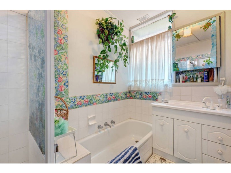 1/4 Queensberry Street, Keilor Park VIC 3042