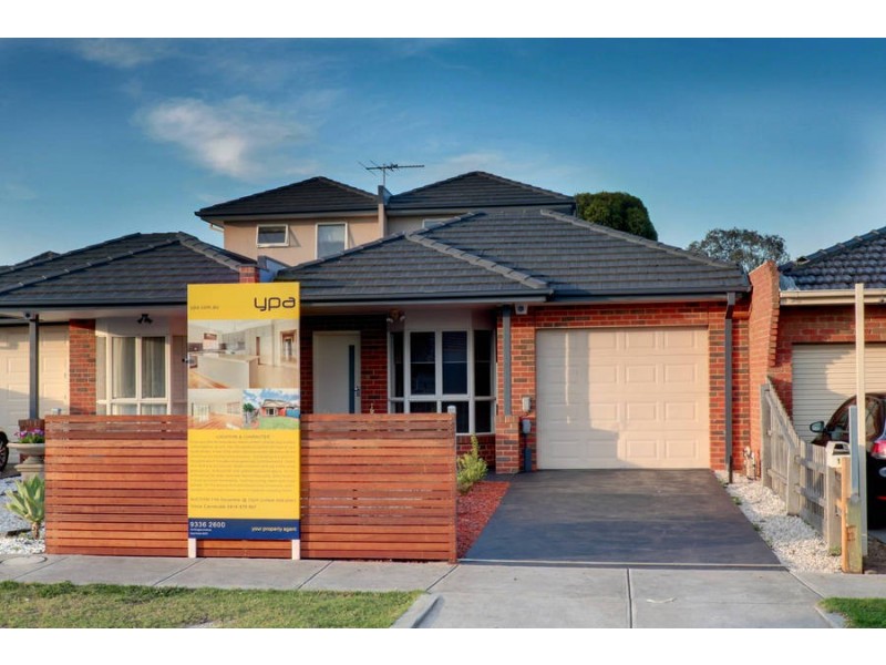 18 Riverside Avenue, Avondale Heights VIC 3034