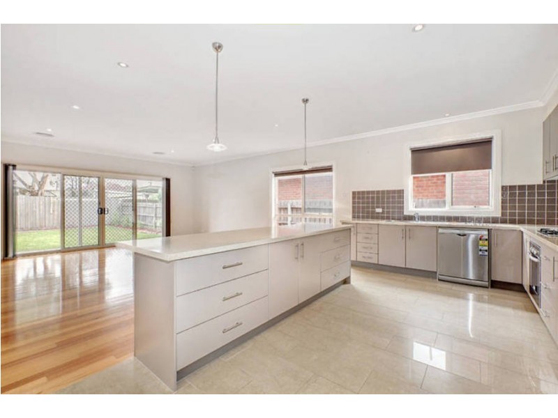 18 Riverside Avenue, Avondale Heights VIC 3034