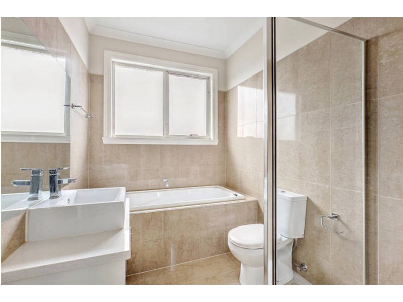 18 Riverside Avenue, Avondale Heights VIC 3034