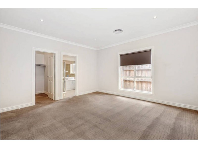 18 Riverside Avenue, Avondale Heights VIC 3034