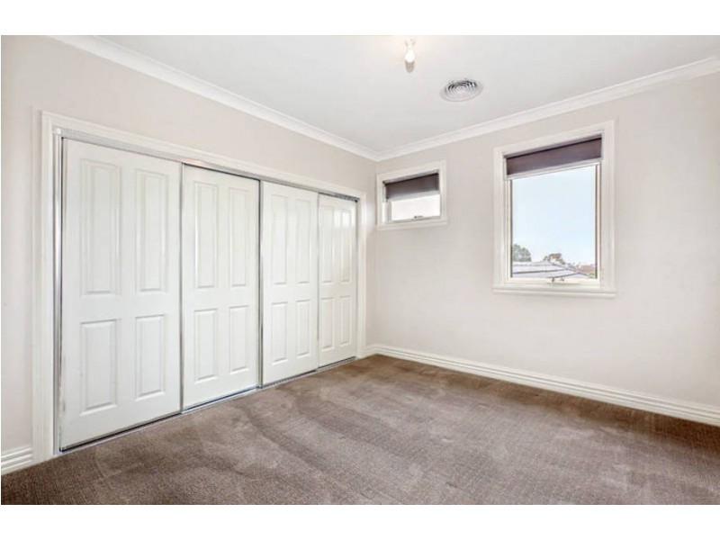 18 Riverside Avenue, Avondale Heights VIC 3034