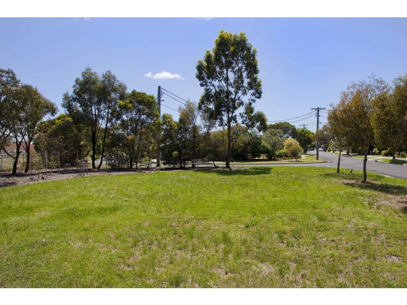11 Urana Dr, Keilor East VIC 3033