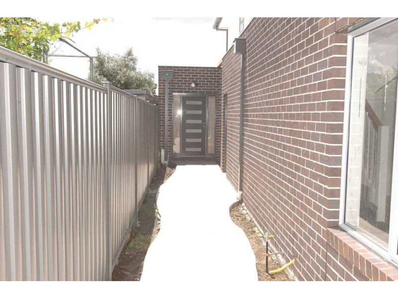 2C Riverside Place, Avondale Heights VIC 3034