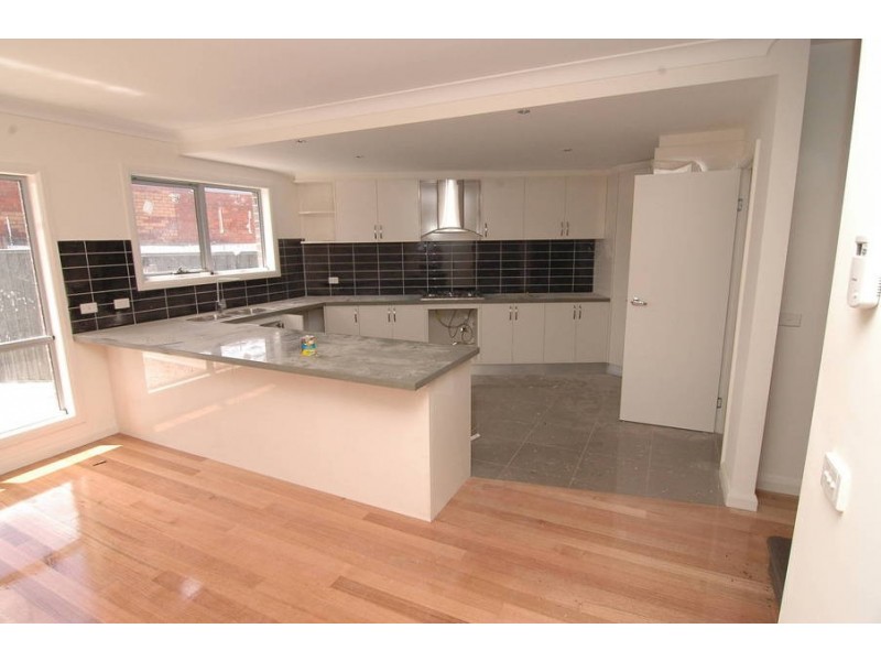 2C Riverside Place, Avondale Heights VIC 3034