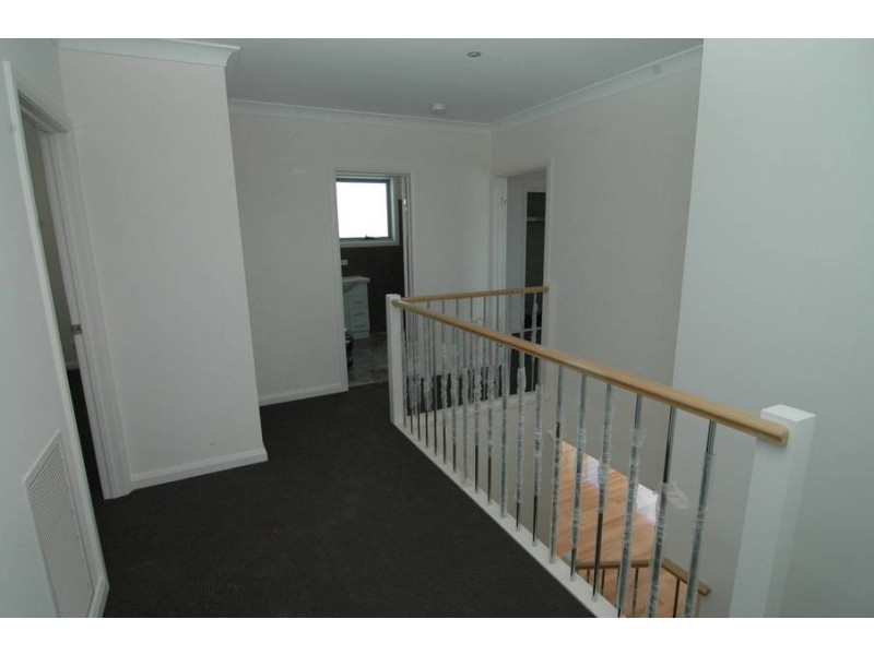 2C Riverside Place, Avondale Heights VIC 3034