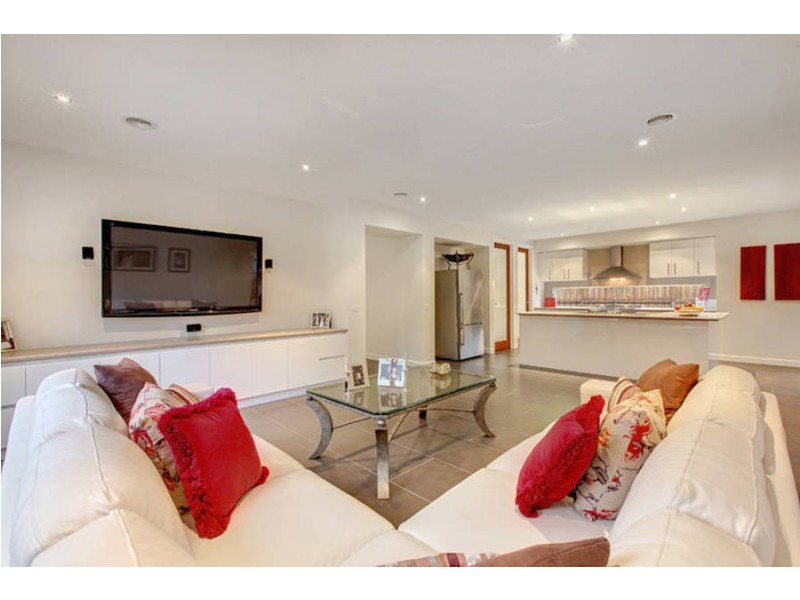 15 Mitta Av, Waterways VIC 3195