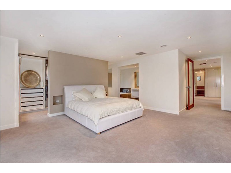 15 Mitta Av, Waterways VIC 3195