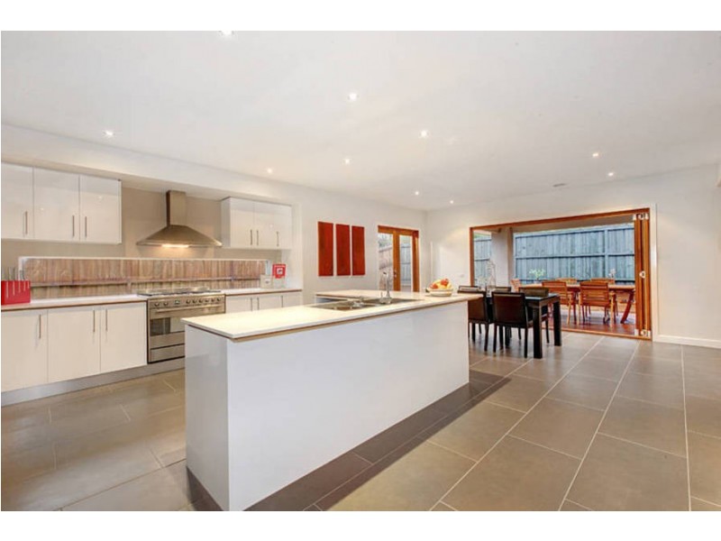 15 Mitta Av, Waterways VIC 3195