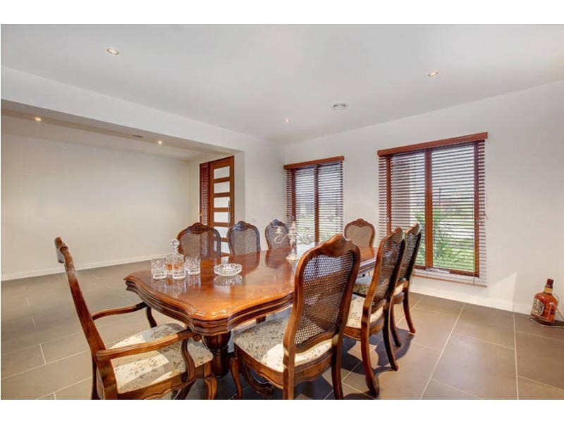 15 Mitta Av, Waterways VIC 3195